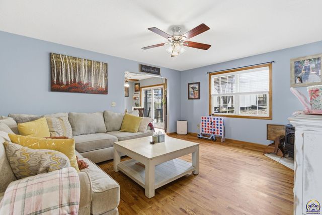 4007 NW Fielding TER, Topeka, KS 66618