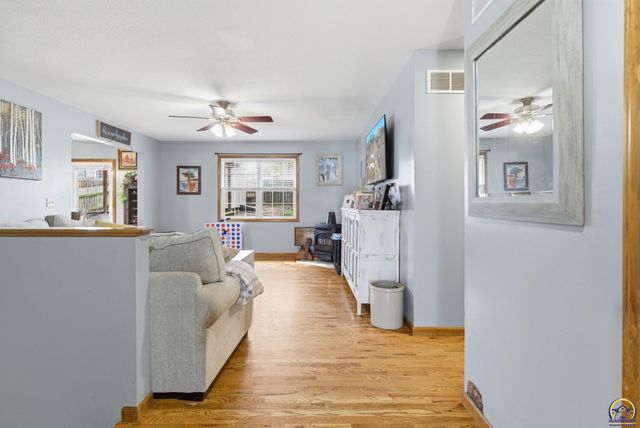 4007 NW Fielding TER, Topeka, KS 66618