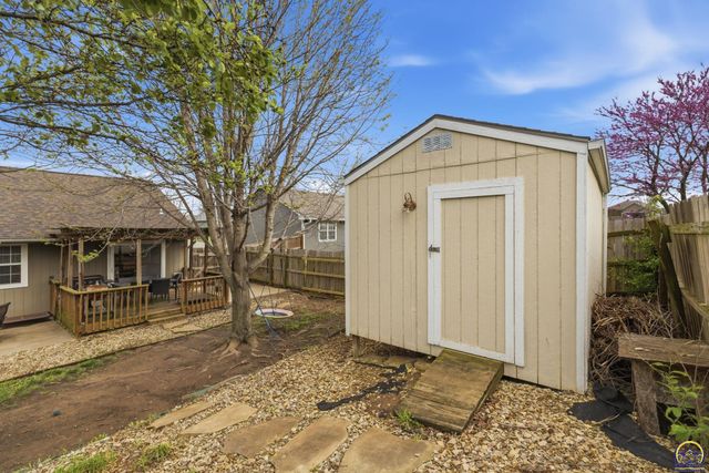 4007 NW Fielding TER, Topeka, KS 66618