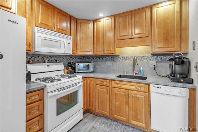 631 Skinnersville Road F, Amherst, NY 14228