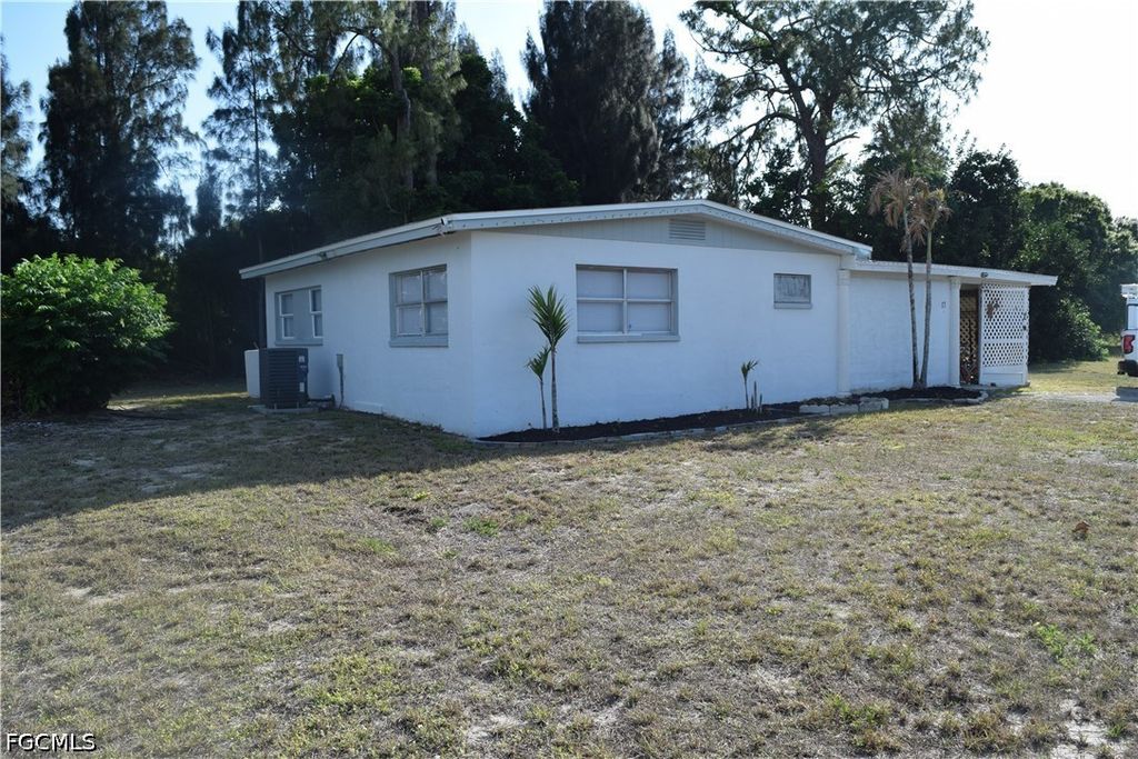 17 Colorado RD, Lehigh Acres, FL 33936