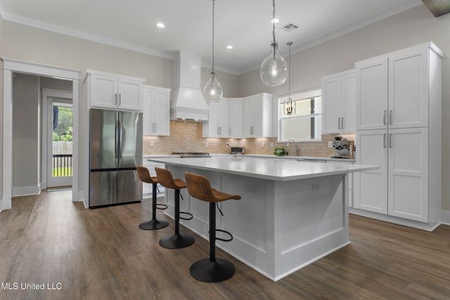 205 Caron Lane, Bay Saint Louis, MS 39520