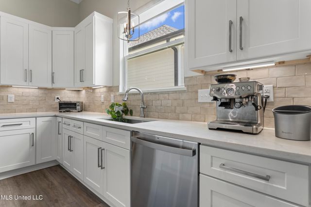 205 Caron Lane, Bay Saint Louis, MS 39520