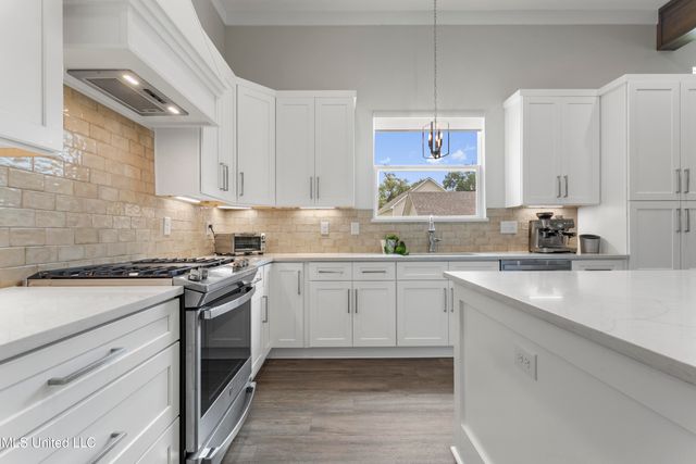 205 Caron Lane, Bay Saint Louis, MS 39520