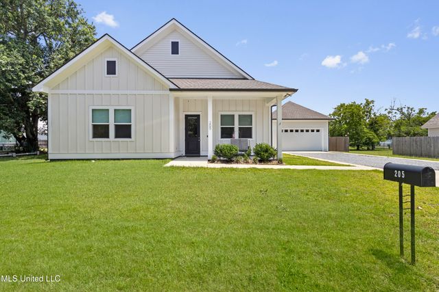 205 Caron Lane, Bay Saint Louis, MS 39520
