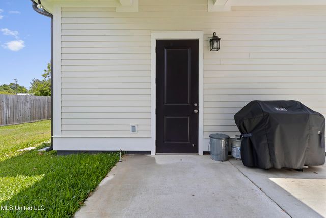 205 Caron Lane, Bay Saint Louis, MS 39520