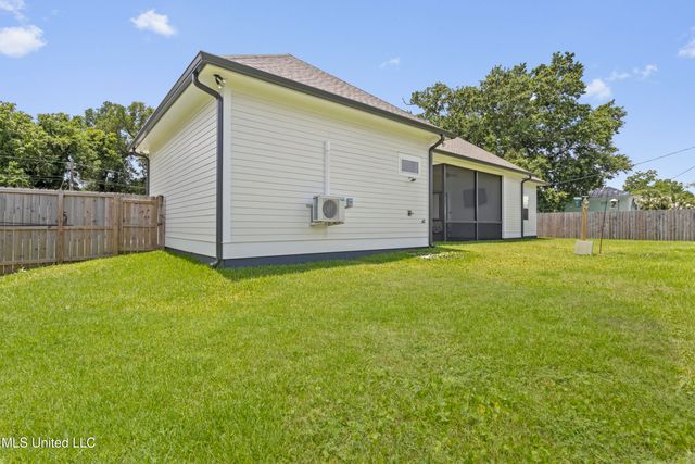 205 Caron Lane, Bay Saint Louis, MS 39520
