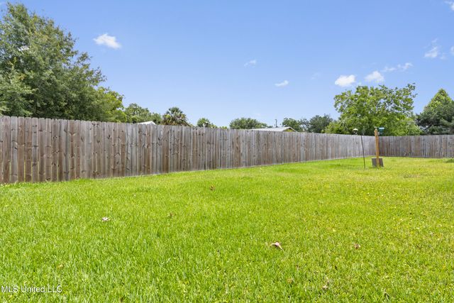 205 Caron Lane, Bay Saint Louis, MS 39520