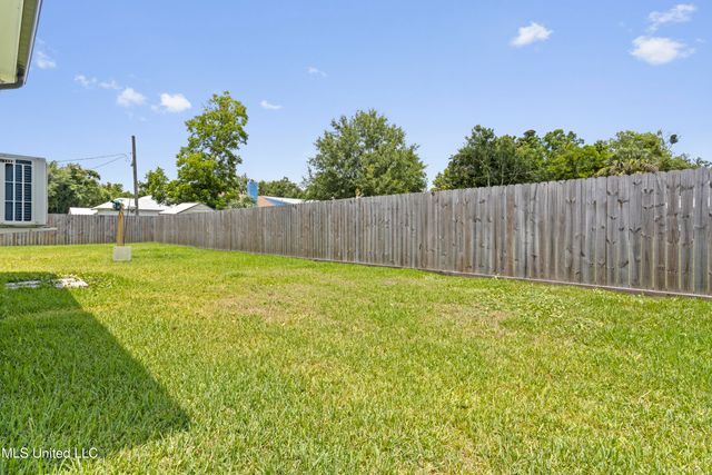 205 Caron Lane, Bay Saint Louis, MS 39520