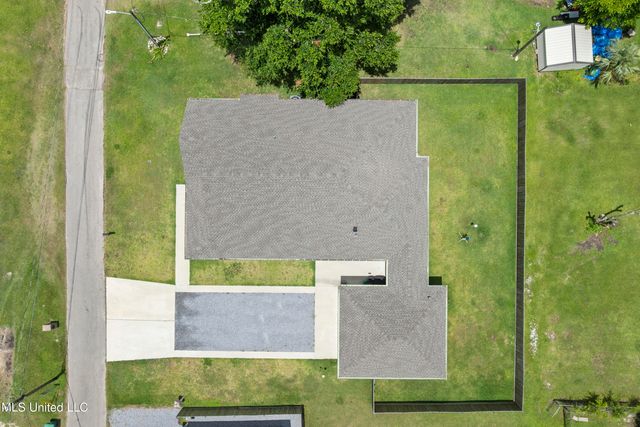 205 Caron Lane, Bay Saint Louis, MS 39520