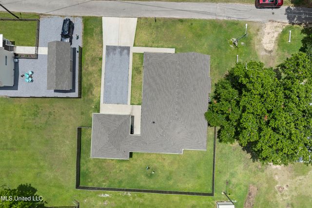 205 Caron Lane, Bay Saint Louis, MS 39520