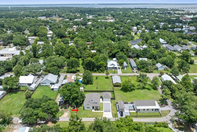 205 Caron Lane, Bay Saint Louis, MS 39520