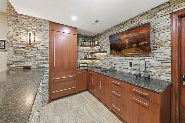1023 Tulip Tree Lane, West Des Moines, IA 50266