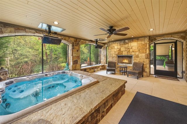 1023 Tulip Tree Lane, West Des Moines, IA 50266