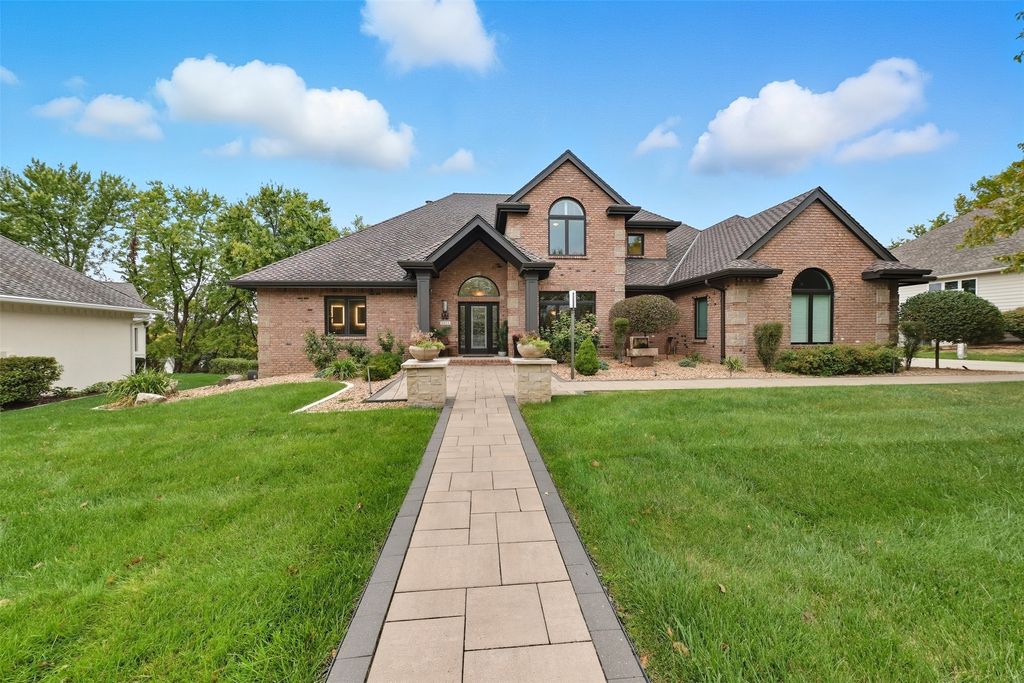 1023 Tulip Tree Lane, West Des Moines, IA 50266