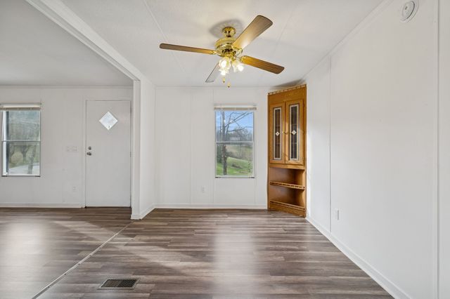 9 Cordell Hull Ln, Elmwood, TN 38560