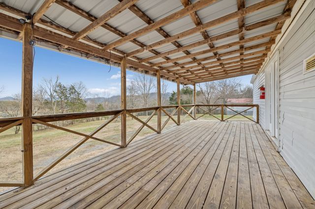 9 Cordell Hull Ln, Elmwood, TN 38560