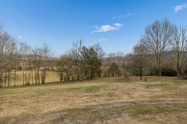 9 Cordell Hull Ln, Elmwood, TN 38560