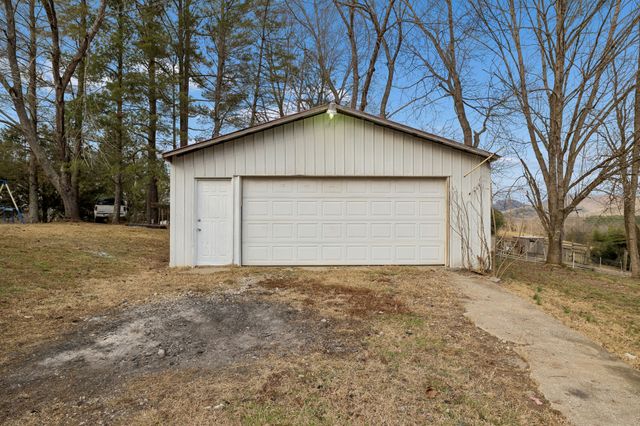 9 Cordell Hull Ln, Elmwood, TN 38560