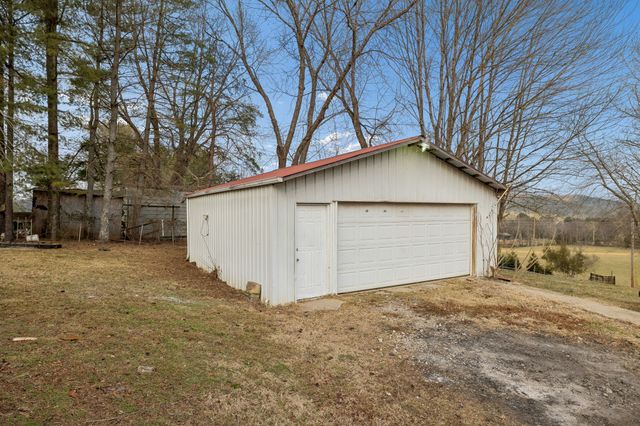 9 Cordell Hull Ln, Elmwood, TN 38560
