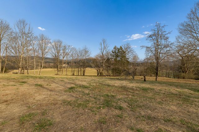 9 Cordell Hull Ln, Elmwood, TN 38560