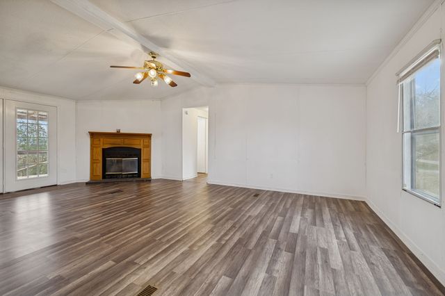 9 Cordell Hull Ln, Elmwood, TN 38560