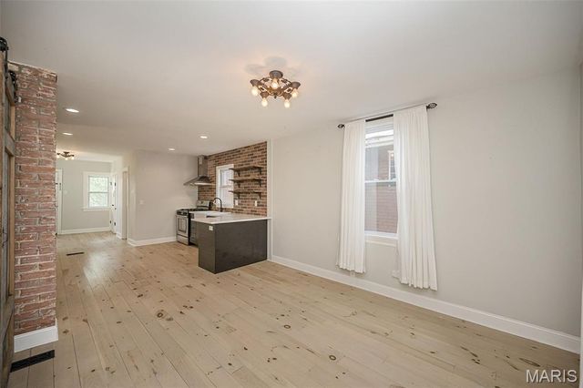 5242 Quincy Street, St Louis, MO 63109