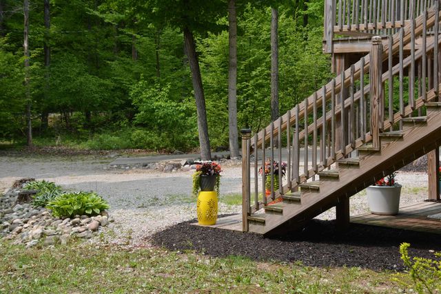 2481 S Schomberg Road, Lake Leelanau, MI 49653