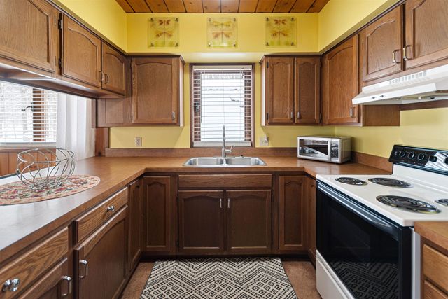 2481 S Schomberg Road, Lake Leelanau, MI 49653