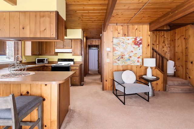 2481 S Schomberg Road, Lake Leelanau, MI 49653