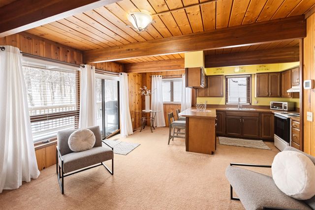 2481 S Schomberg Road, Lake Leelanau, MI 49653