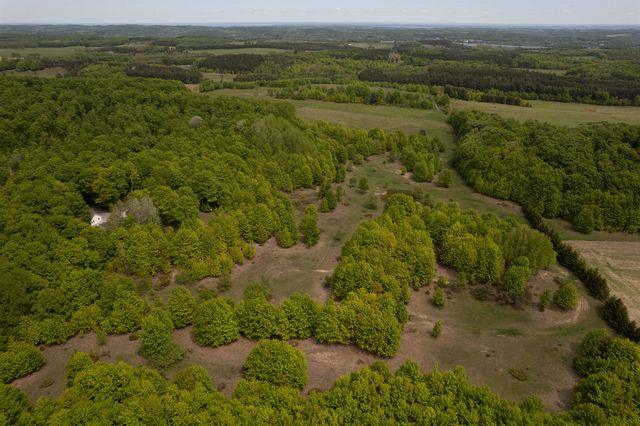 2481 S Schomberg Road, Lake Leelanau, MI 49653