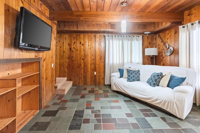 2481 S Schomberg Road, Lake Leelanau, MI 49653