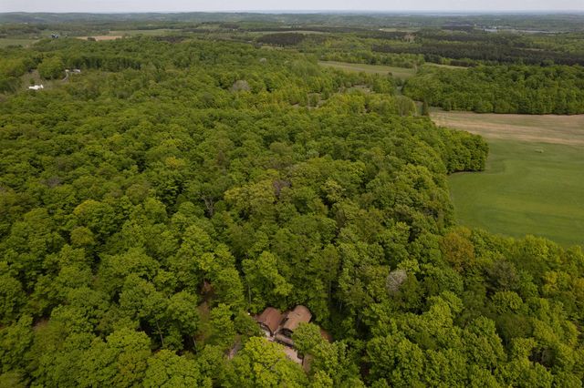 2481 S Schomberg Road, Lake Leelanau, MI 49653