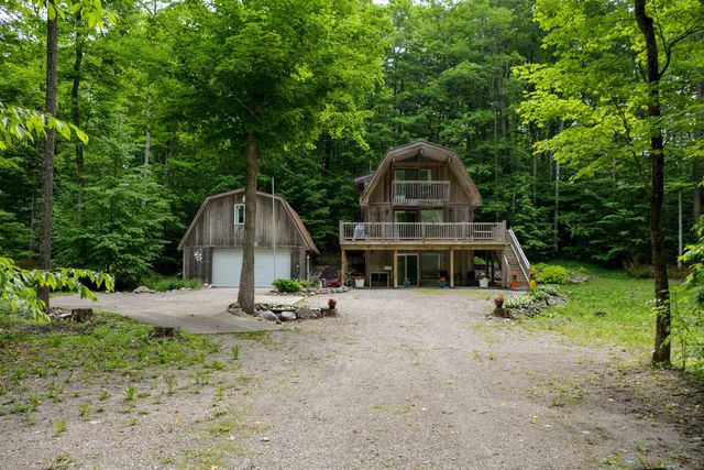 2481 S Schomberg Road, Lake Leelanau, MI 49653