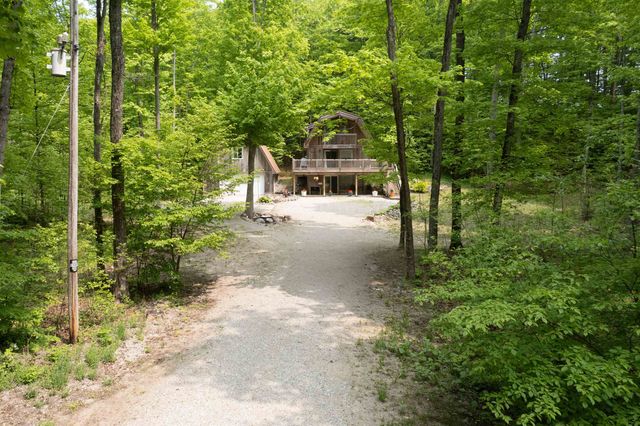 2481 S Schomberg Road, Lake Leelanau, MI 49653