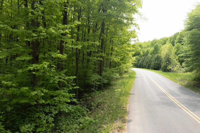 2481 S Schomberg Road, Lake Leelanau, MI 49653