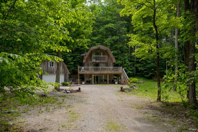2481 S Schomberg Road, Lake Leelanau, MI 49653
