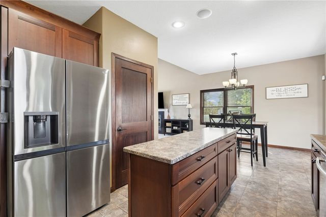 470 Irish Ct, Marion, IA 52302