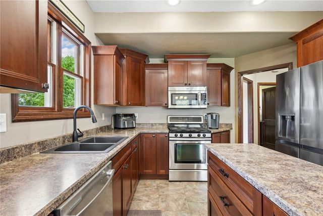 470 Irish Ct, Marion, IA 52302