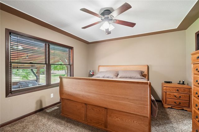 470 Irish Ct, Marion, IA 52302