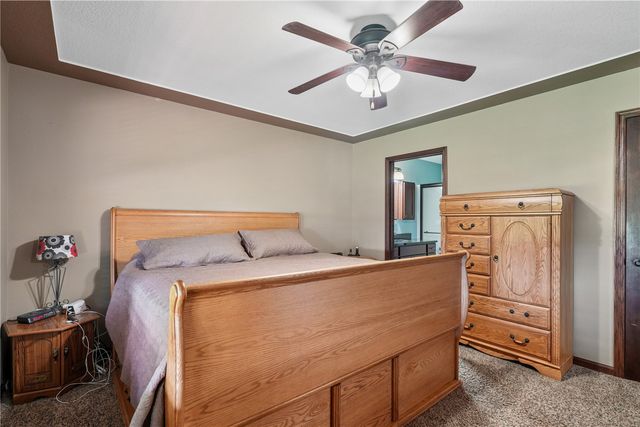 470 Irish Ct, Marion, IA 52302