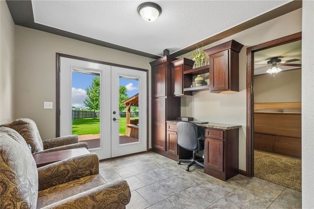 470 Irish Ct, Marion, IA 52302
