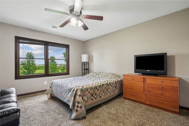 470 Irish Ct, Marion, IA 52302