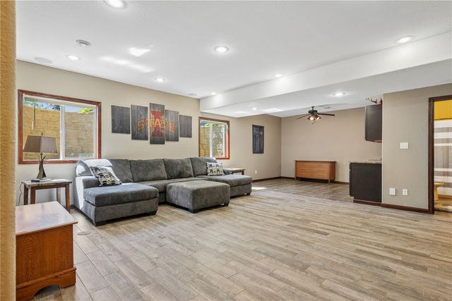 470 Irish Ct, Marion, IA 52302