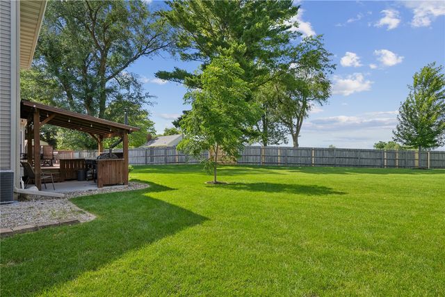 470 Irish Ct, Marion, IA 52302