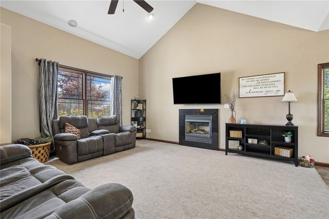 470 Irish Ct, Marion, IA 52302