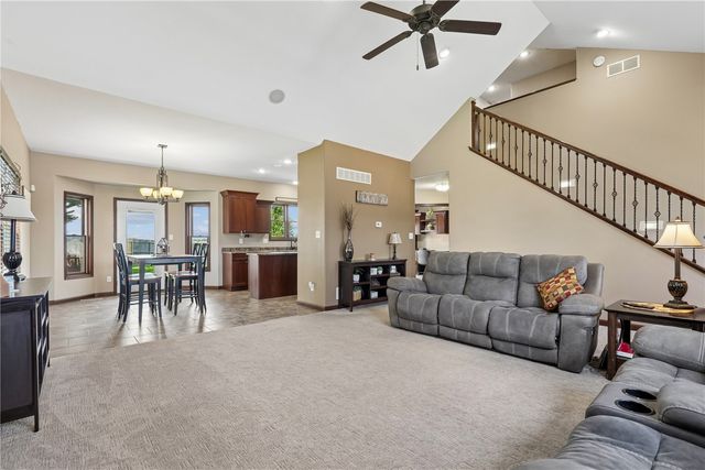 470 Irish Ct, Marion, IA 52302