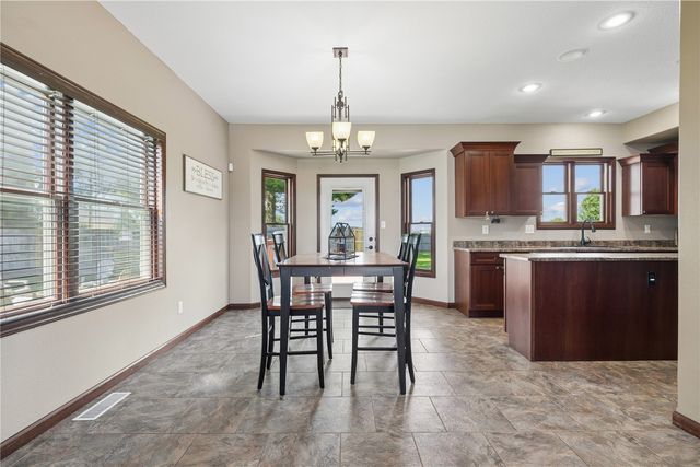 470 Irish Ct, Marion, IA 52302