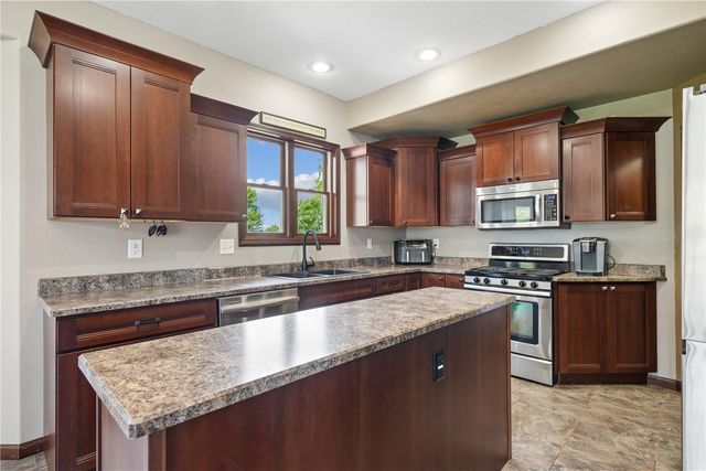 470 Irish Ct, Marion, IA 52302